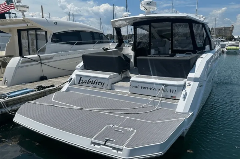 Slide: The Image of Cruisers Yachts 390 EXPRESS COUPE 2023 - 3