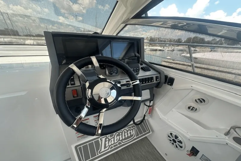 Slide: The Image of Cruisers Yachts 390 EXPRESS COUPE 2023 - 30
