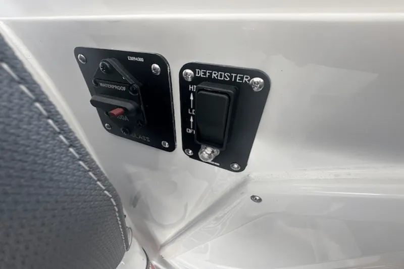 Slide: The Image of Cruisers Yachts 390 EXPRESS COUPE 2023 - 32