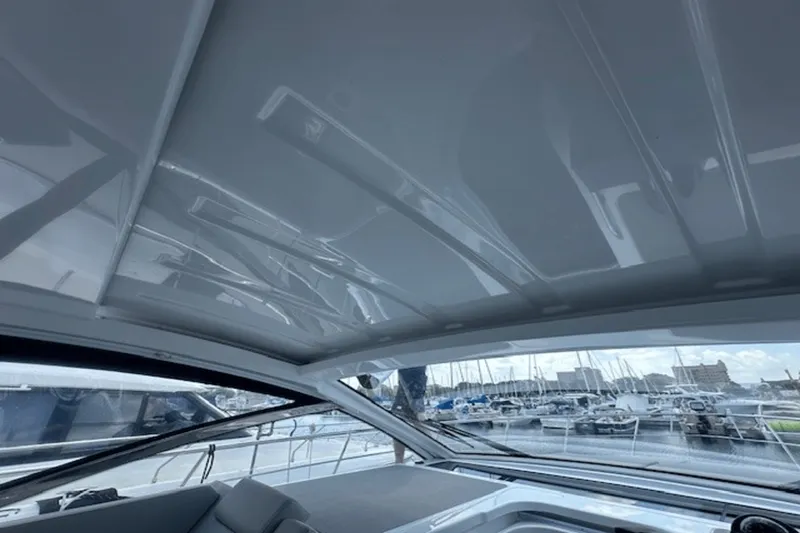Slide: The Image of Cruisers Yachts 390 EXPRESS COUPE 2023 - 37