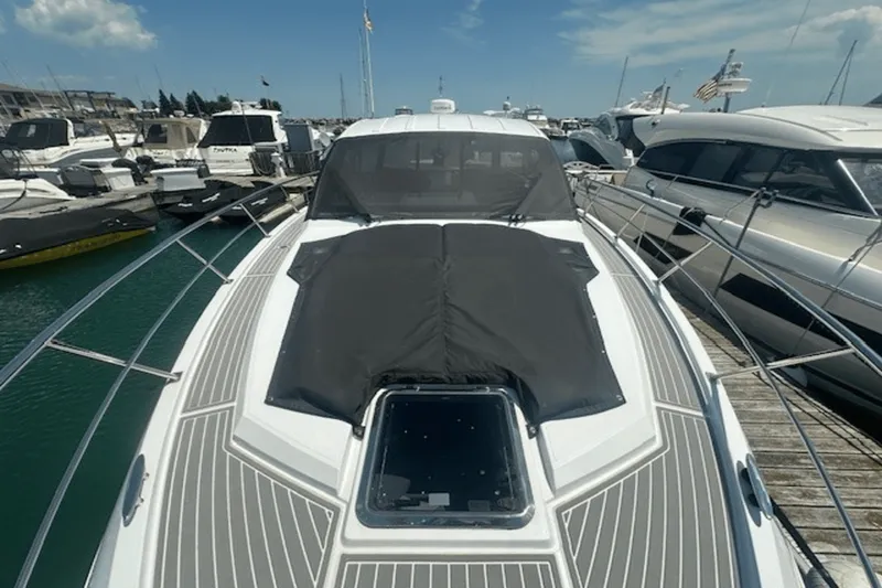 Slide: The Image of Cruisers Yachts 390 EXPRESS COUPE 2023 - 40
