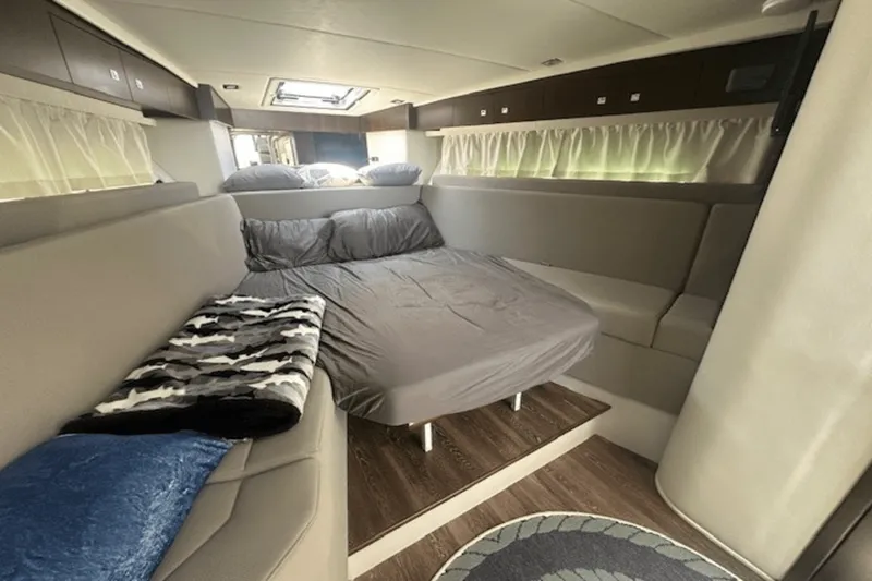 Slide: The Image of Cruisers Yachts 390 EXPRESS COUPE 2023 - 44