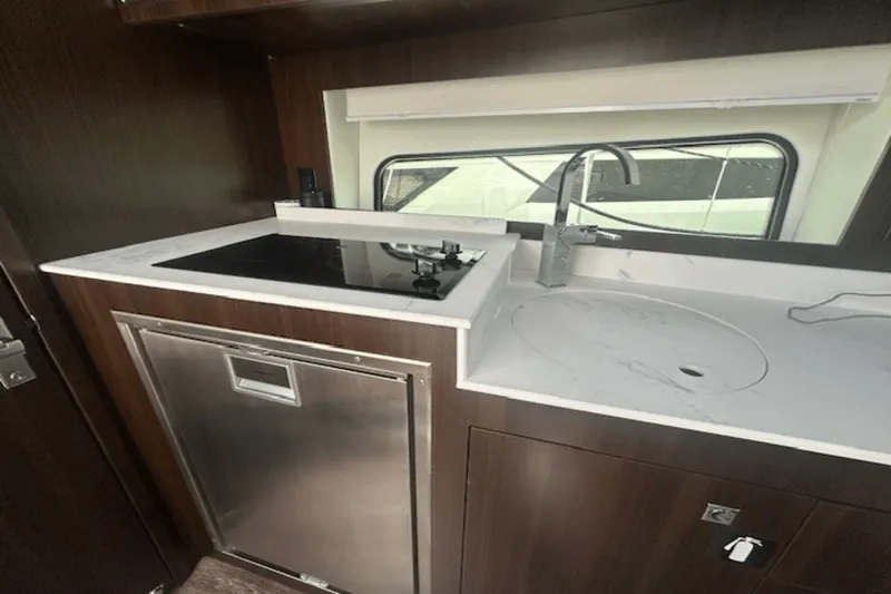 Slide: The Image of Cruisers Yachts 390 EXPRESS COUPE 2023 - 47