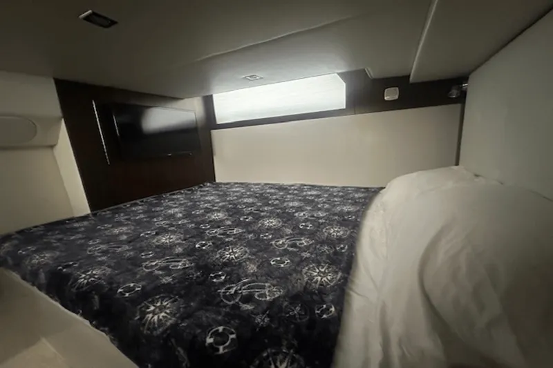 Slide: The Image of Cruisers Yachts 390 EXPRESS COUPE 2023 - 55