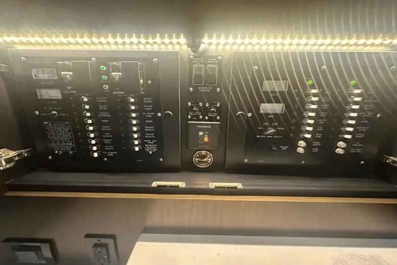 Slide: The Image of Cruisers Yachts 390 EXPRESS COUPE 2023 - 56