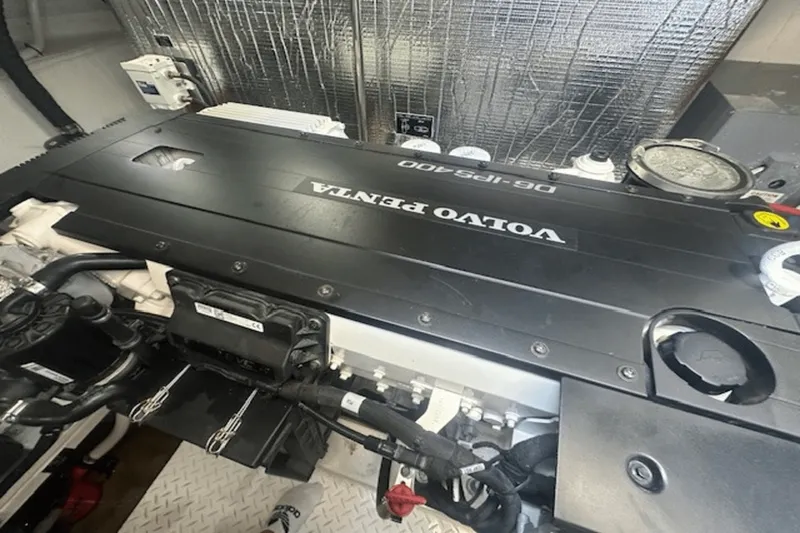 Slide: The Image of Cruisers Yachts 390 EXPRESS COUPE 2023 - 58