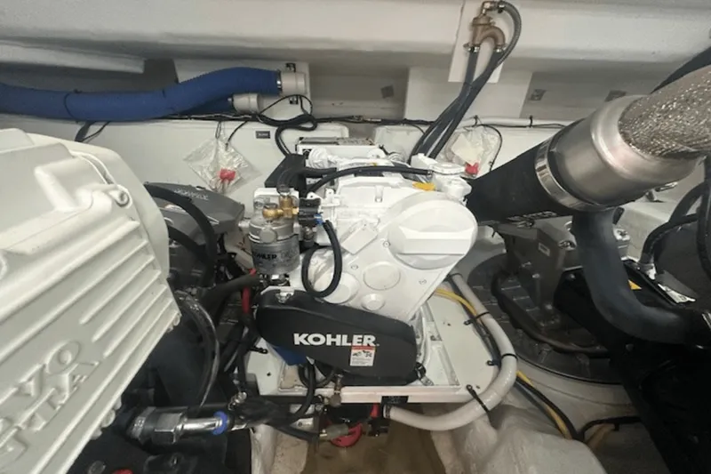 Slide: The Image of Cruisers Yachts 390 EXPRESS COUPE 2023 - 59