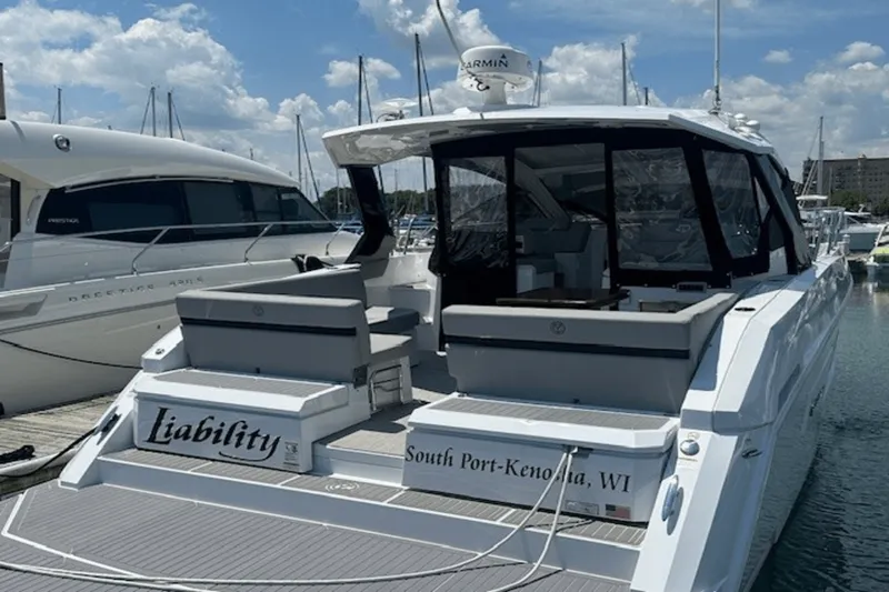 Slide: The Image of Cruisers Yachts 390 EXPRESS COUPE 2023 - 6