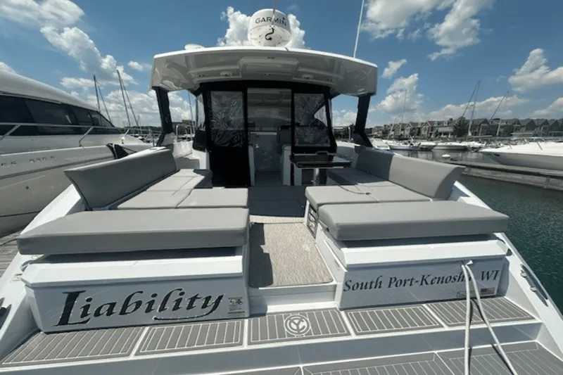 Slide: The Image of Cruisers Yachts 390 EXPRESS COUPE 2023 - 8