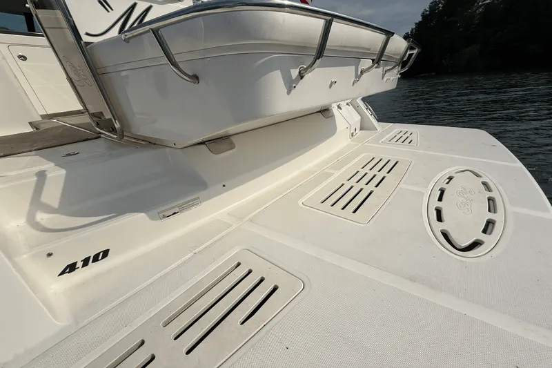 Slide: The Image of Sea Ray 410 SUNDANCER 2013 - 23