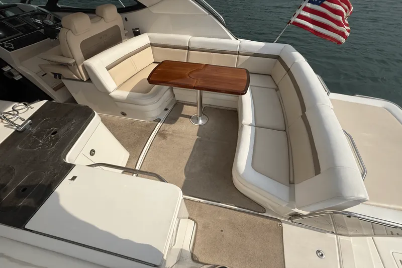 Slide: The Image of Sea Ray 410 SUNDANCER 2013 - 28