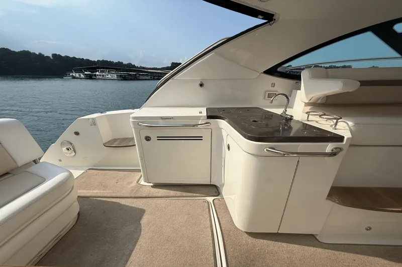Slide: The Image of Sea Ray 410 SUNDANCER 2013 - 31