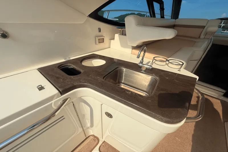 Slide: The Image of Sea Ray 410 SUNDANCER 2013 - 33