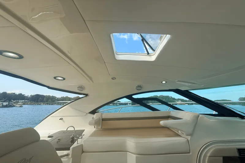 Slide: The Image of Sea Ray 410 SUNDANCER 2013 - 38