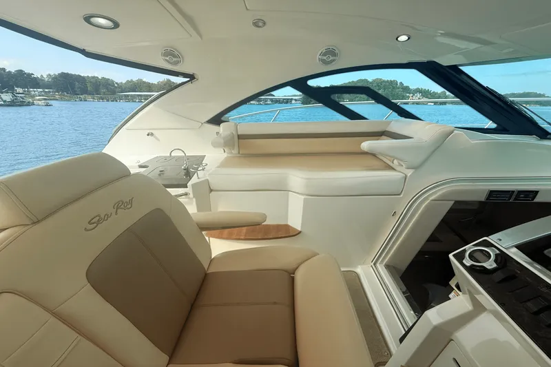 Slide: The Image of Sea Ray 410 SUNDANCER 2013 - 39
