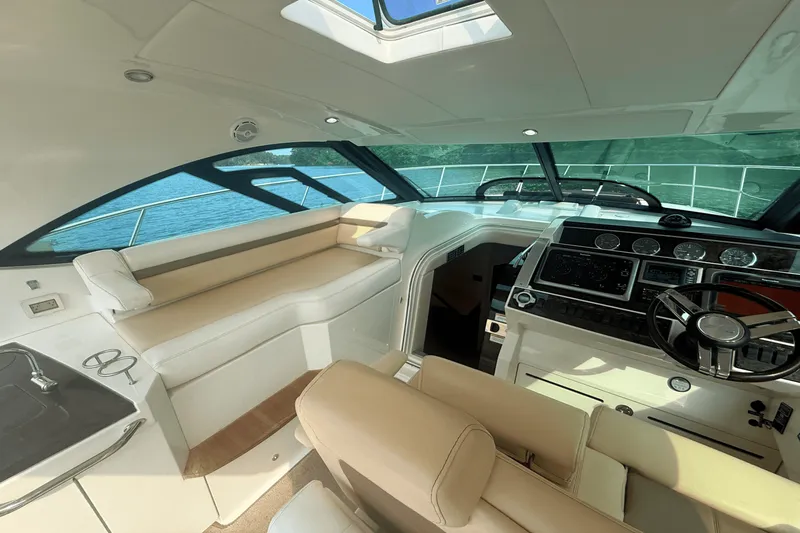 Slide: The Image of Sea Ray 410 SUNDANCER 2013 - 40