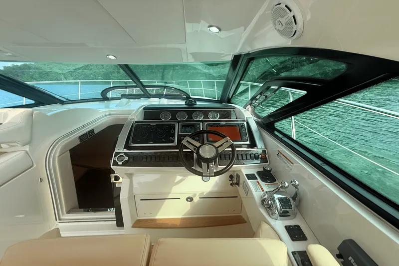 Slide: The Image of Sea Ray 410 SUNDANCER 2013 - 41