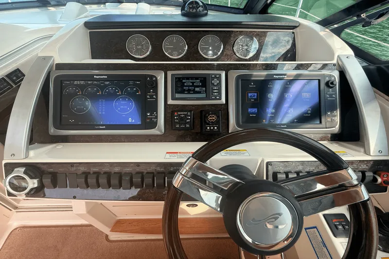 Slide: The Image of Sea Ray 410 SUNDANCER 2013 - 43