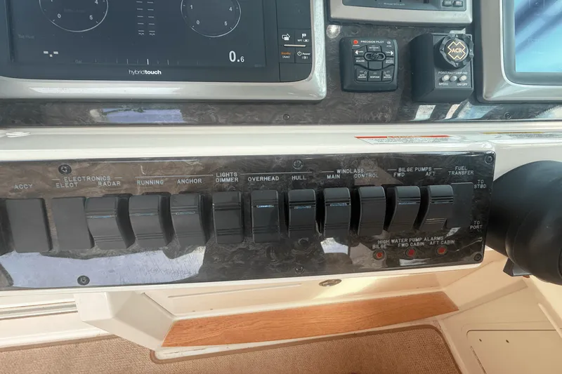 Slide: The Image of Sea Ray 410 SUNDANCER 2013 - 44