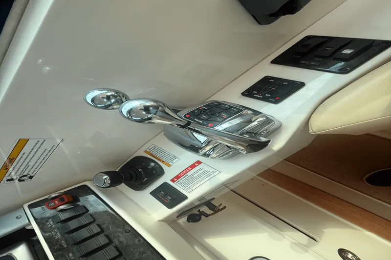 Slide: The Image of Sea Ray 410 SUNDANCER 2013 - 45