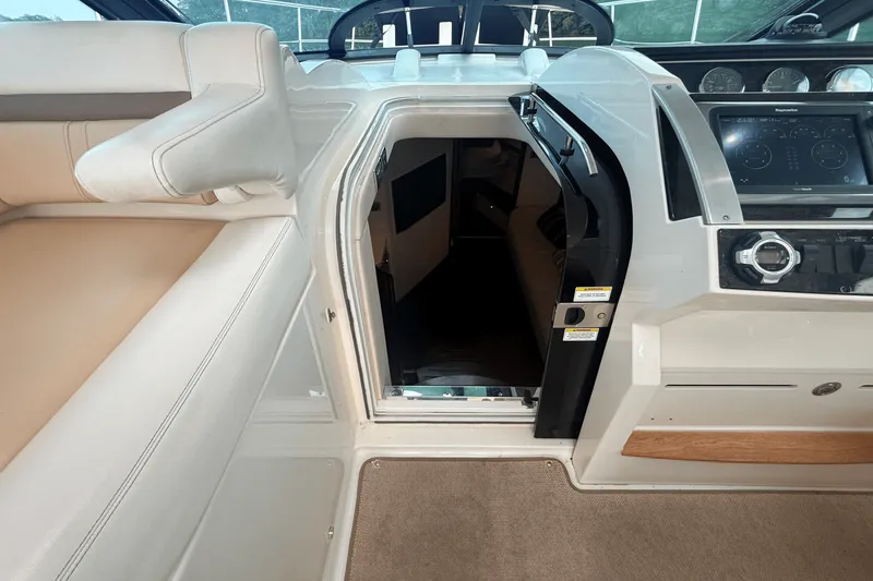 Slide: The Image of Sea Ray 410 SUNDANCER 2013 - 49