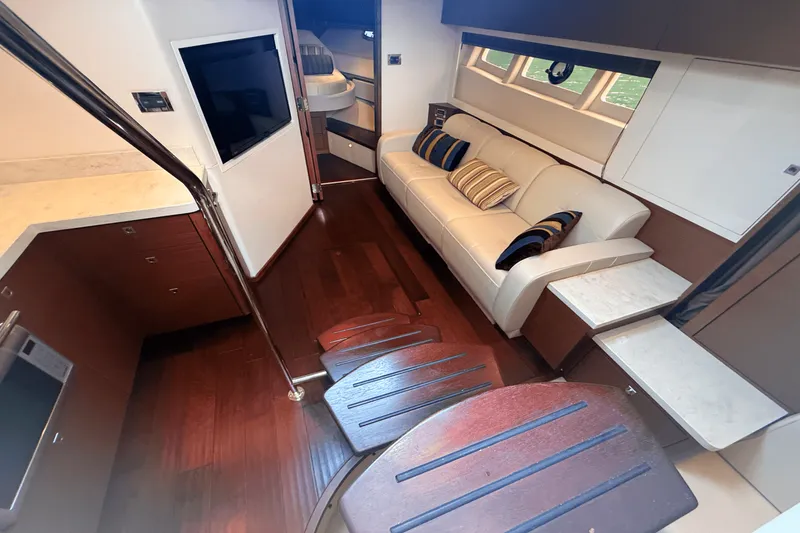 Slide: The Image of Sea Ray 410 SUNDANCER 2013 - 50