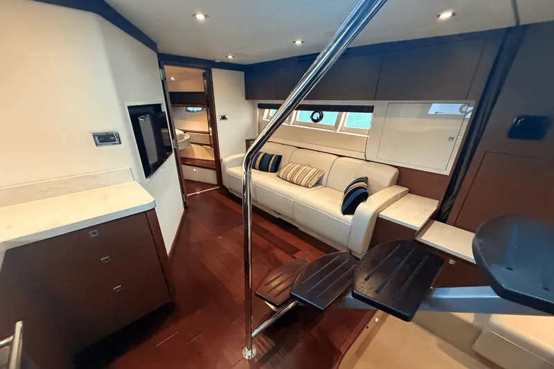 Slide: The Image of Sea Ray 410 SUNDANCER 2013 - 51