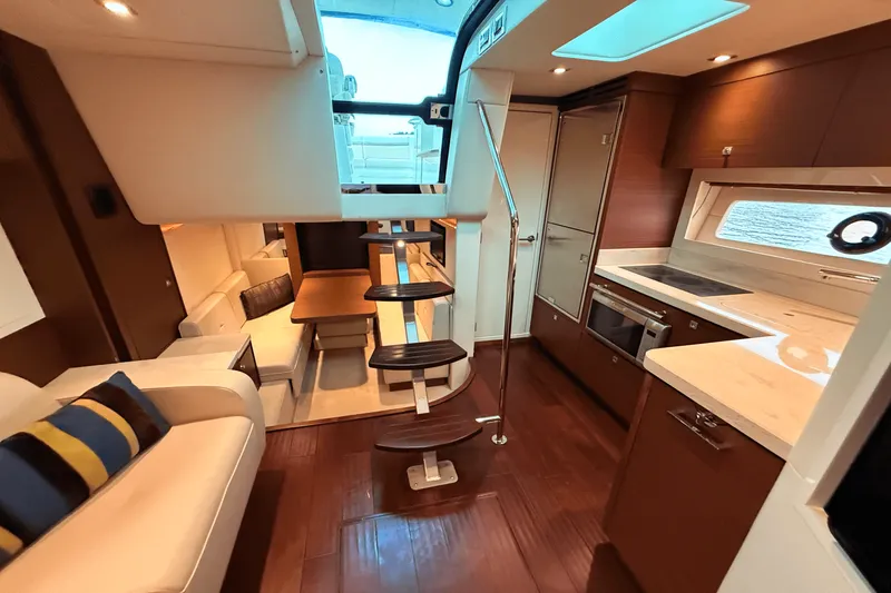 Slide: The Image of Sea Ray 410 SUNDANCER 2013 - 61