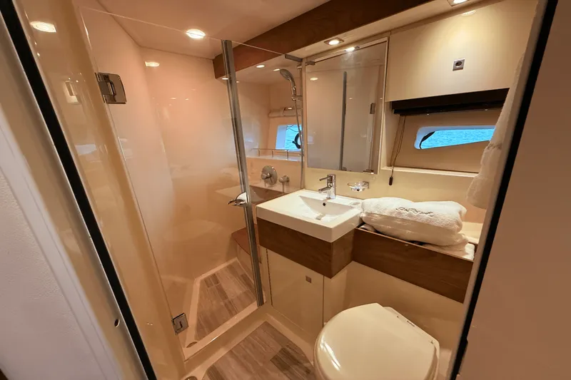 Slide: The Image of Sea Ray 410 SUNDANCER 2013 - 72