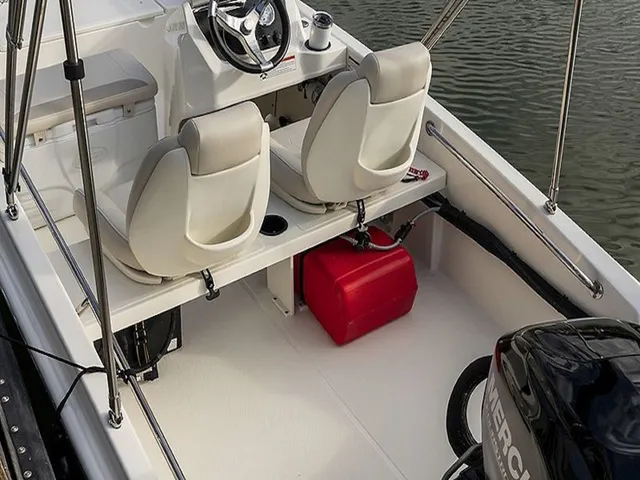 Slide: The Image of Boston Whaler 130 Super Sport 2026 - 3