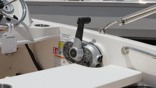 Slide: The Image of Boston Whaler 130 Super Sport 2026 - 11