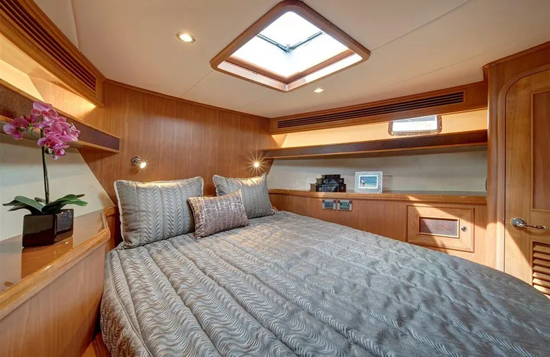Slide: The Image of Outer Reef 720 Deluxbridge Motoryacht 2020 - 17