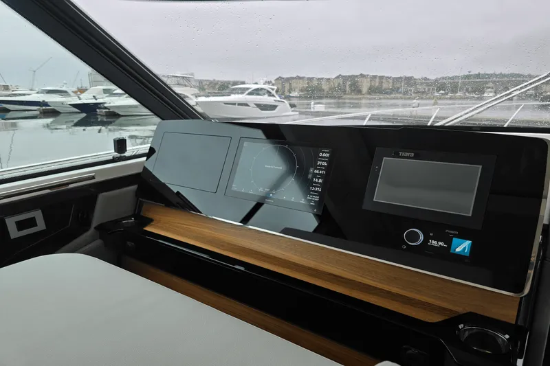 Slide: The Image of Tiara 48LE 2026 - 14