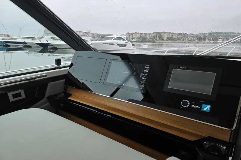 Slide: The Image of Tiara 48LE 2026 - 15