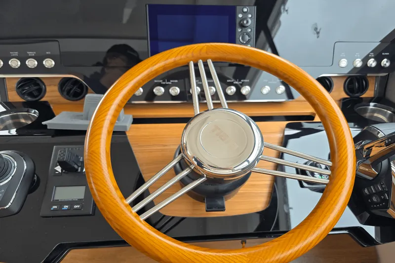 Slide: The Image of Tiara 48LE 2026 - 18