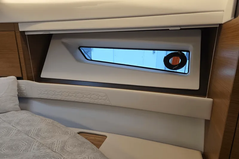 Slide: The Image of Tiara 48LE 2026 - 22