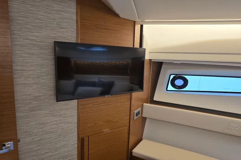 Slide: The Image of Tiara 48LE 2026 - 23