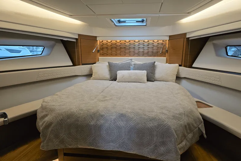 Slide: The Image of Tiara 48LE 2026 - 24