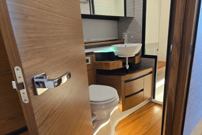 Slide: The Image of Tiara 48LE 2026 - 25