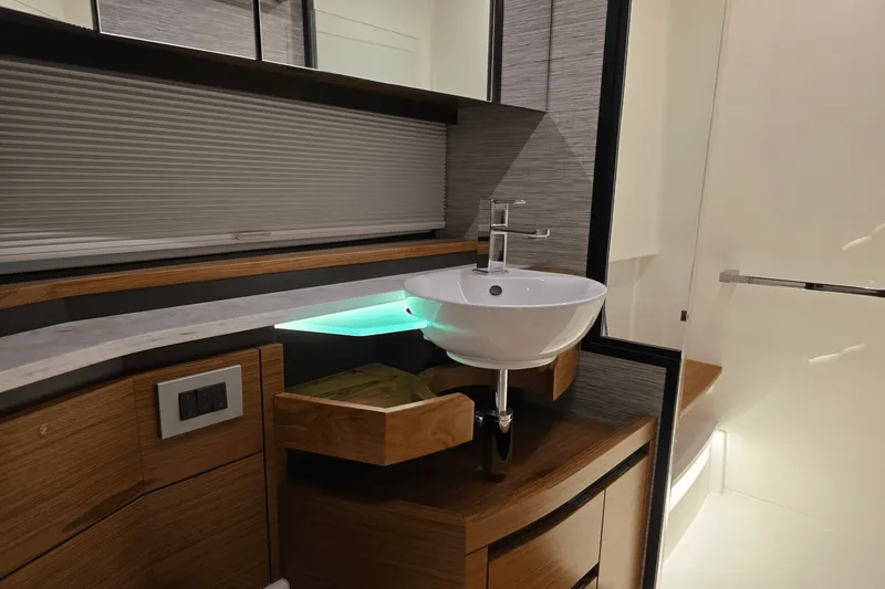 Slide: The Image of Tiara 48LE 2026 - 26