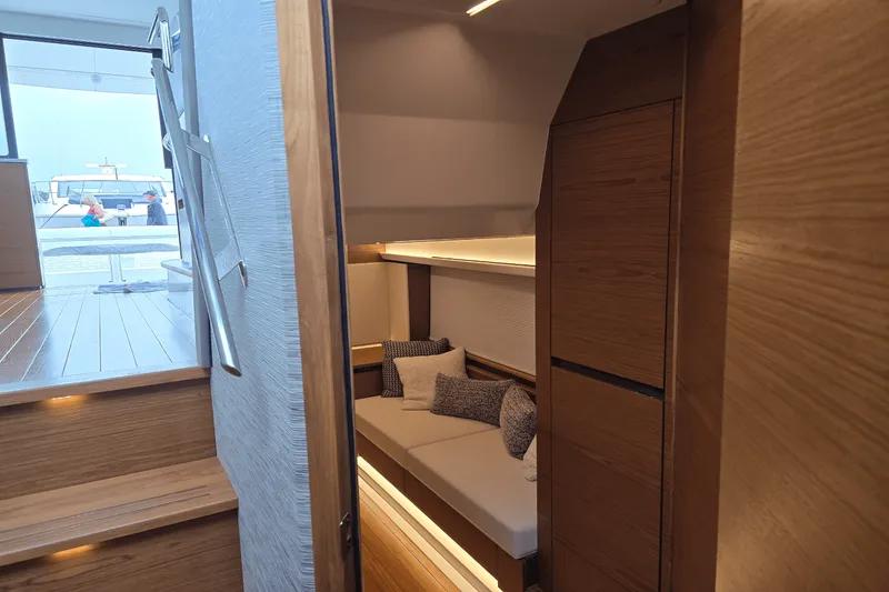 Slide: The Image of Tiara 48LE 2026 - 31