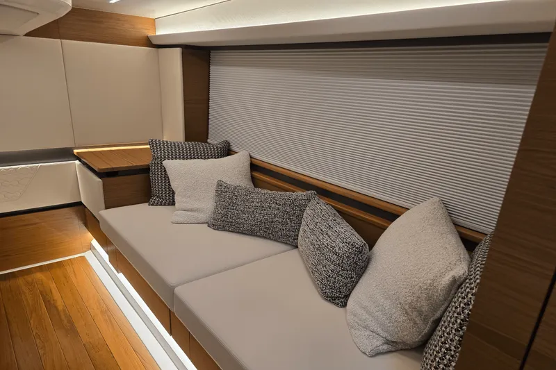 Slide: The Image of Tiara 48LE 2026 - 33