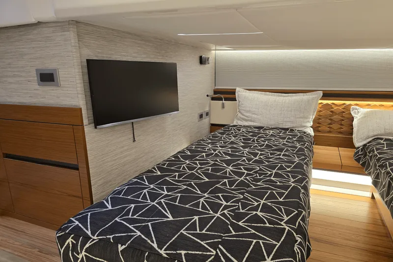 Slide: The Image of Tiara 48LE 2026 - 34