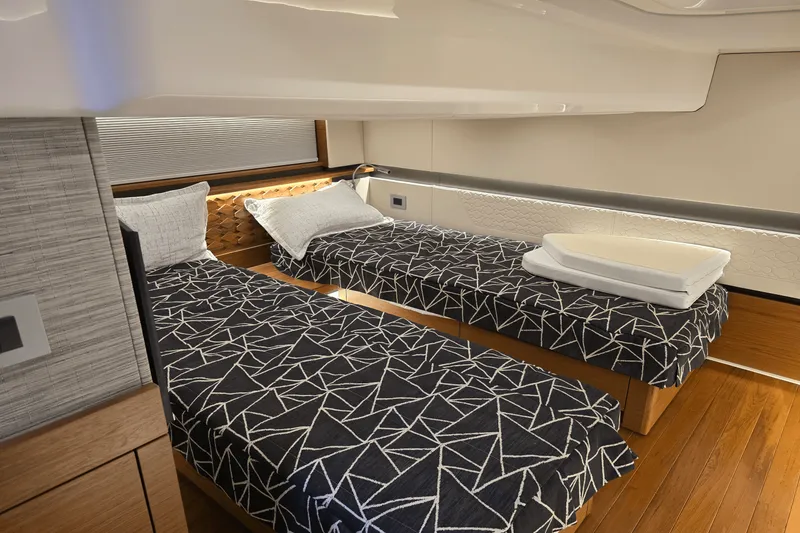 Slide: The Image of Tiara 48LE 2026 - 36