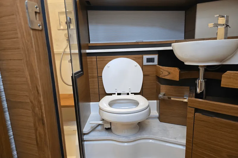 Slide: The Image of Tiara 48LE 2026 - 37