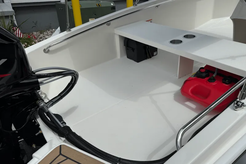 Slide: The Image of Boston Whaler 130 Super Sport 2025 - 12