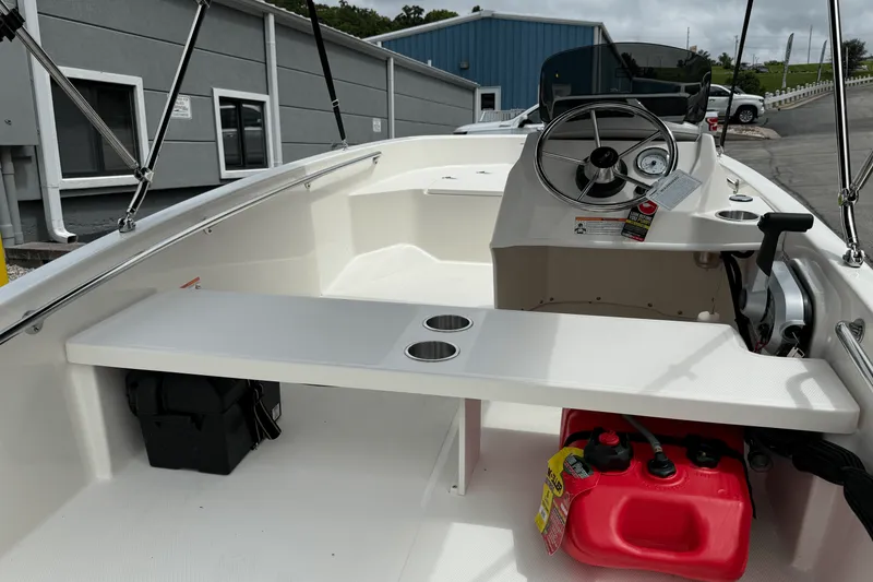 Slide: The Image of Boston Whaler 130 Super Sport 2025 - 13