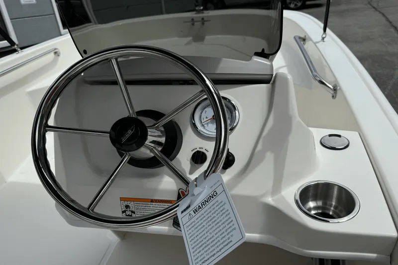 Slide: The Image of Boston Whaler 130 Super Sport 2025 - 14