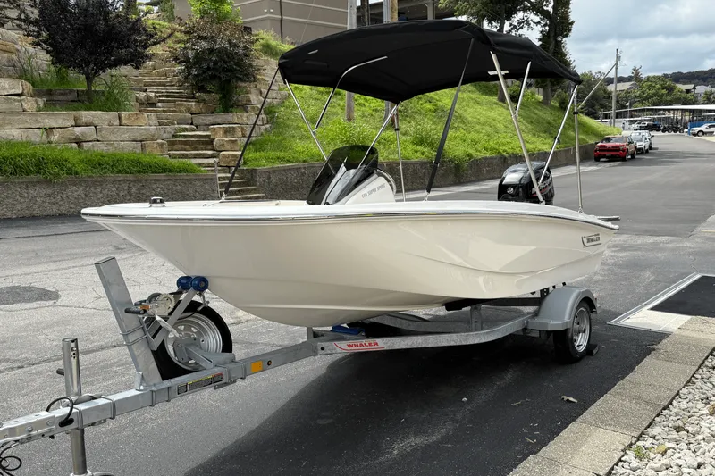 Slide: The Image of Boston Whaler 130 Super Sport 2025 - 4