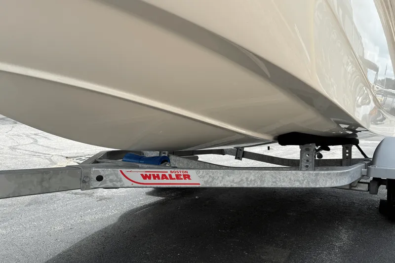 Slide: The Image of Boston Whaler 130 Super Sport 2025 - 6